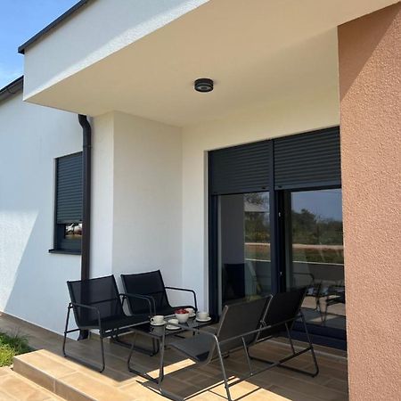 Modern Home Ula Бртонигла Екстер'єр фото