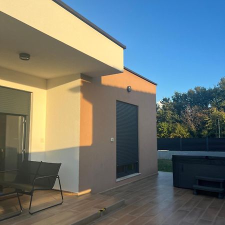 Modern Home Ula Бртонигла Екстер'єр фото