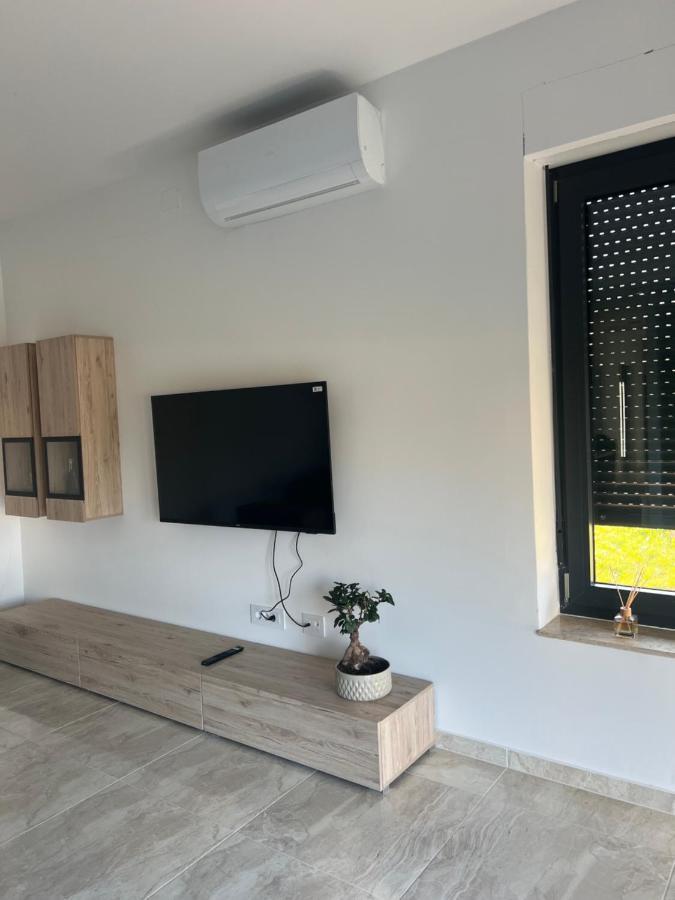 Modern Home Ula Бртонигла Екстер'єр фото