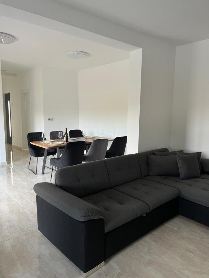 Modern Home Ula Бртонигла Екстер'єр фото