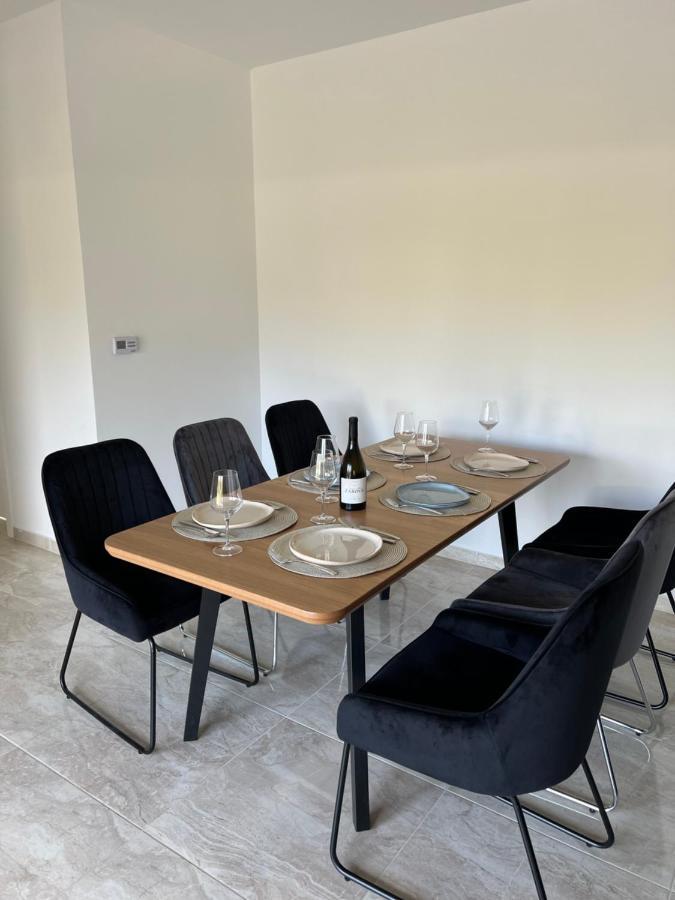 Modern Home Ula Бртонигла Екстер'єр фото