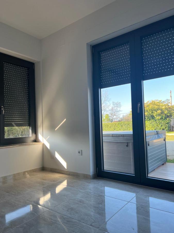 Modern Home Ula Бртонигла Екстер'єр фото