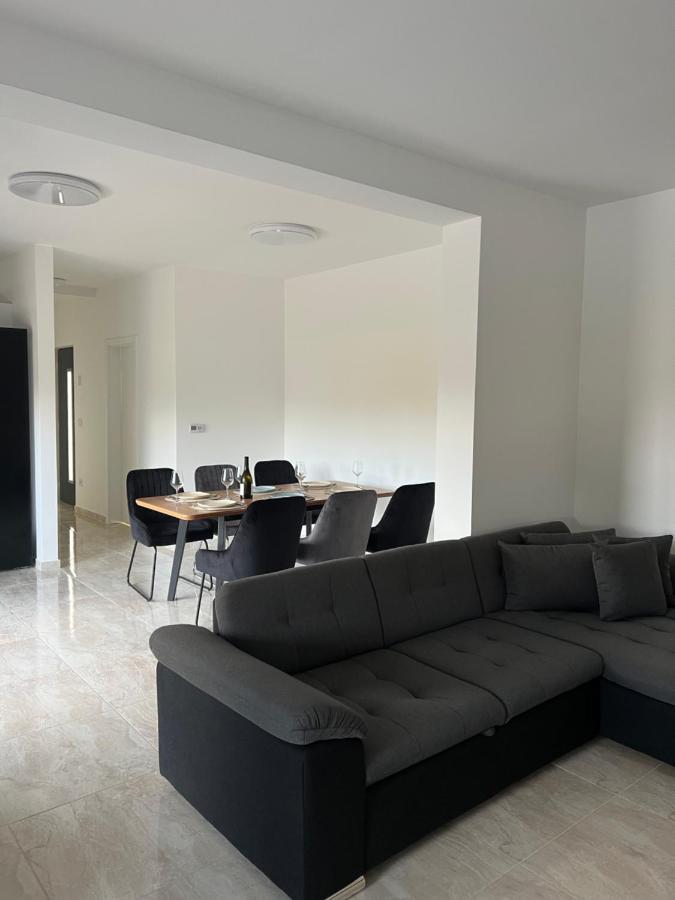Modern Home Ula Бртонигла Екстер'єр фото