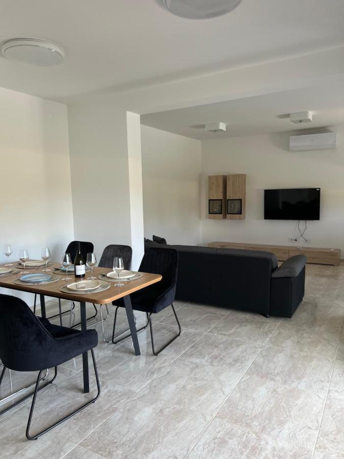 Modern Home Ula Бртонигла Екстер'єр фото