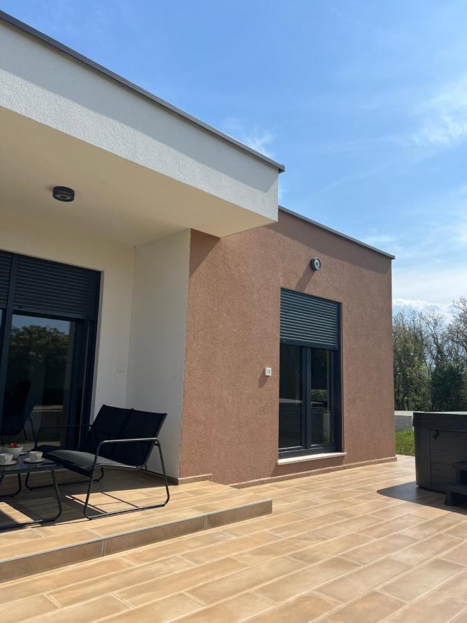 Modern Home Ula Бртонигла Екстер'єр фото