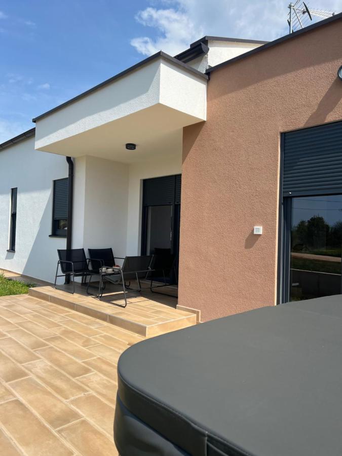 Modern Home Ula Бртонигла Екстер'єр фото